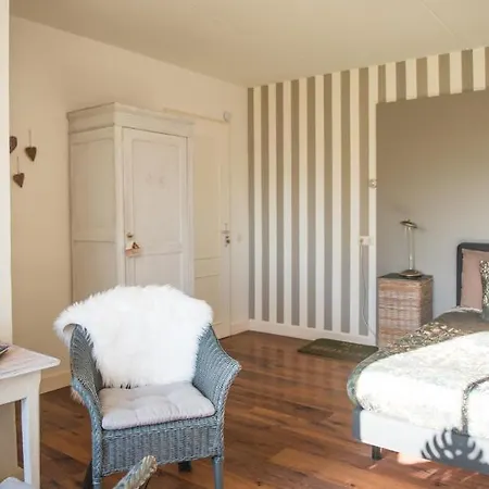 Broeks' Bed En Brood 3* メールケルク