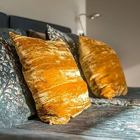 Broeks' Bed En Brood