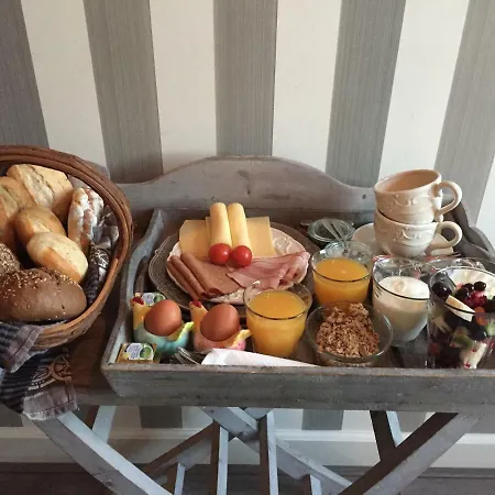 Broeks' Bed En Brood