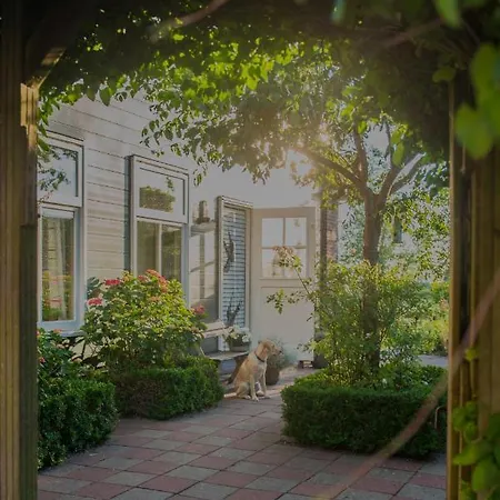 Oda ve Kahvaltı Broeks' Bed En Brood